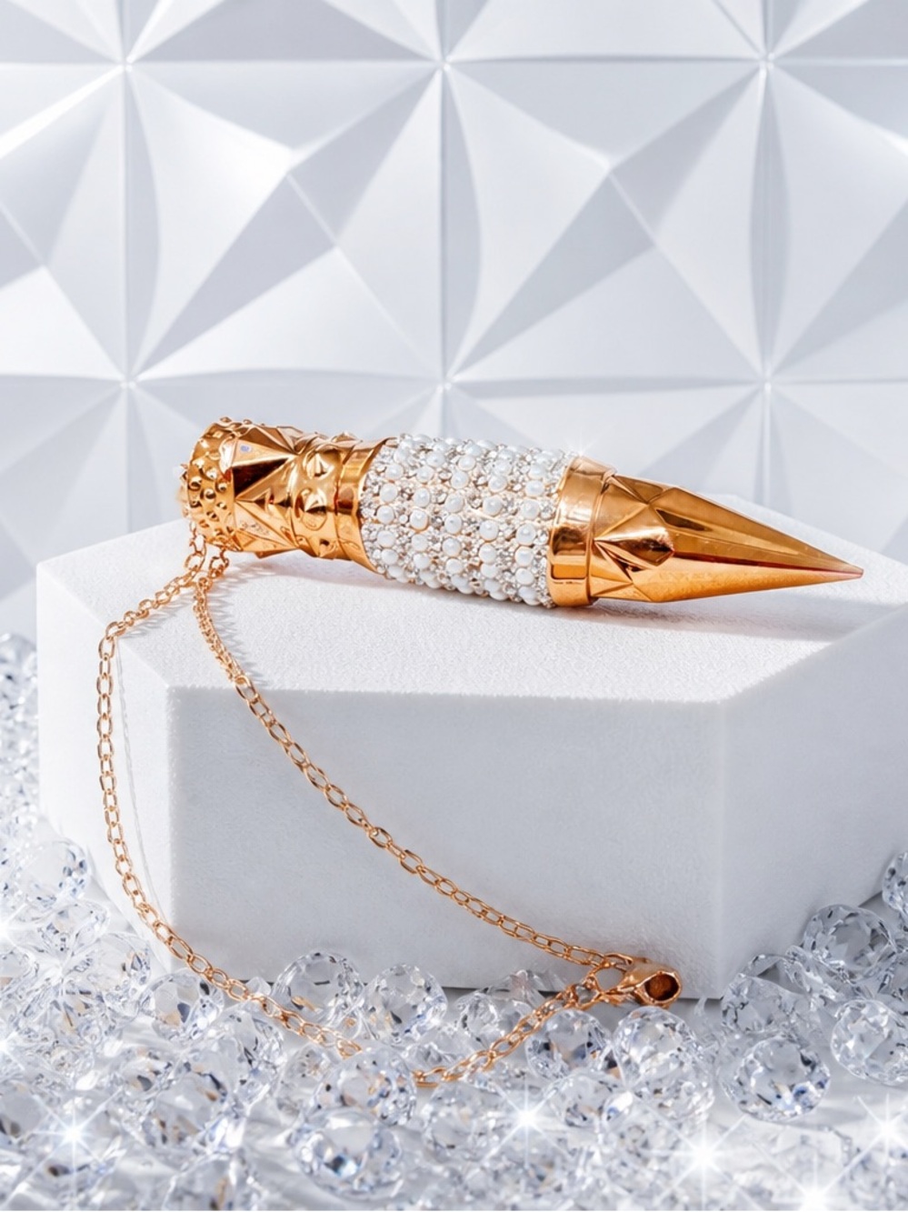 La Prestige Paris Diamond -Encrusted Rose Gold Lipstick Sangria Kisses Red